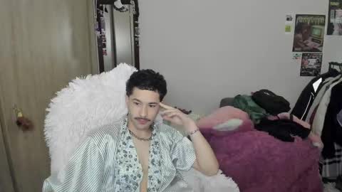 Snapshot of timgreen420 chatting on December 12, 5:20 am timgreen420 online show from December 12, 5:20 am