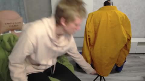 Snapshot of timmy7topcut chatting on February 7, 4:24 pm Timmy online show from February 7, 4:24 pm