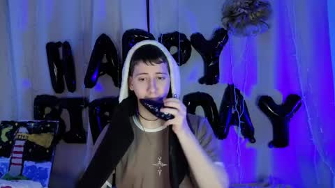 Snapshot of timothy_fox chatting on June 1, 9:16 pm Timothy Fox online show from June 1, 9:16 pm