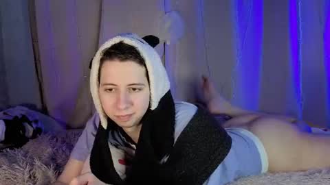 Snapshot of timothy_fox chatting on June 15, 10:34 pm Timothy Fox online show from June 15, 10:34 pm