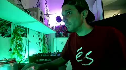 Snapshot of timsfeet chatting on October 1, 1:17 pm m0rty Kitty online show from October 1, 1:17 pm