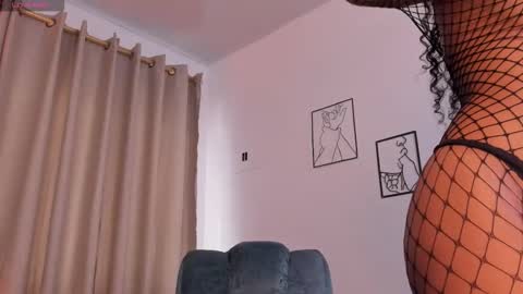 Snapshot of tina_rousse2 chatting on December 5, 4:47 pm T I N A online show from December 5, 4:47 pm