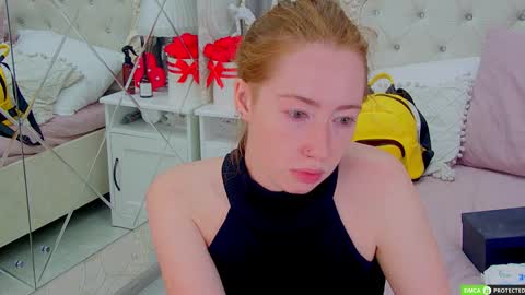 Snapshot of tinabrook chatting on September 24, 3:32 am Tina online show from September 24, 3:32 am