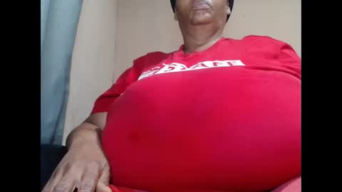 Snapshot of tinagiant chatting on November 17, 1:06 pm tinagiant online show from November 17, 1:06 pm