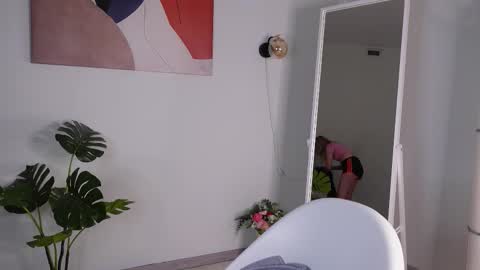 tinasiner online show from November 14, 3:33 pm