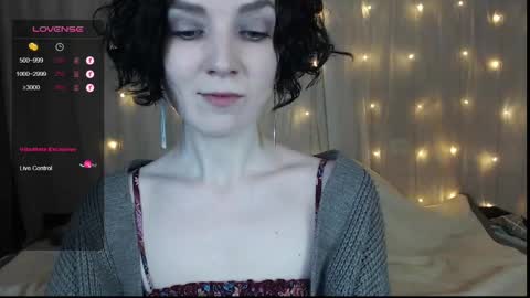 Snapshot of tinawincee chatting on December 6, 5:09 am Tina online show from December 6, 5:09 am