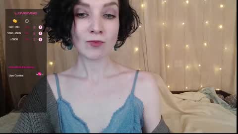 Snapshot of tinawincee chatting on December 7, 7:38 am Tina online show from December 7, 7:38 am