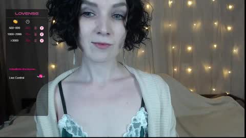 Snapshot of tinawincee chatting on December 16, 7:58 am Tina online show from December 16, 7:58 am