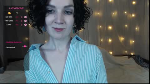 Snapshot of tinawincee chatting on December 19, 8:13 am Tina online show from December 19, 8:13 am