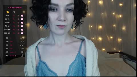 Snapshot of tinawincee chatting on December 20, 5:04 am Tina online show from December 20, 5:04 am