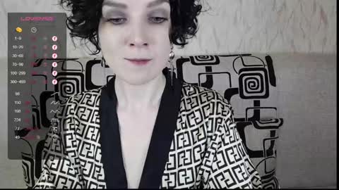 Snapshot of tinawincee chatting on March 9, 5:44 am Tina online show from March 9, 5:44 am