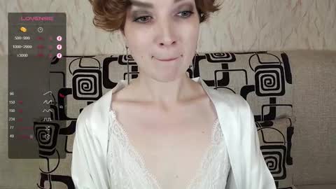 Snapshot of tinawincee chatting on September 12, 5:07 am Tina online show from September 12, 5:07 am