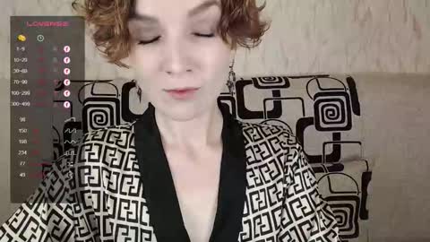 Snapshot of tinawincee chatting on October 2, 5:14 am Tina online show from October 2, 5:14 am