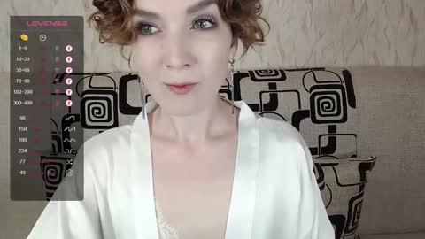 Snapshot of tinawincee chatting on October 3, 5:04 am Tina online show from October 3, 5:04 am