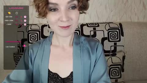 Snapshot of tinawincee chatting on October 4, 5:05 am Tina online show from October 4, 5:05 am