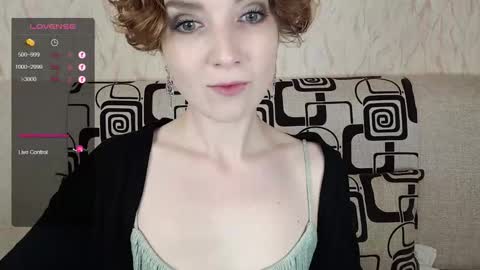 Snapshot of tinawincee chatting on October 13, 4:45 am Tina online show from October 13, 4:45 am