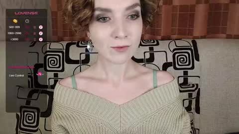 Snapshot of tinawincee chatting on November 3, 4:36 am Tina online show from November 3, 4:36 am