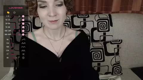 Snapshot of tinawincee chatting on November 14, 5:28 am Tina online show from November 14, 5:28 am