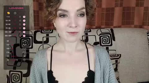 Snapshot of tinawincee chatting on December 4, 4:33 am Tina online show from December 4, 4:33 am