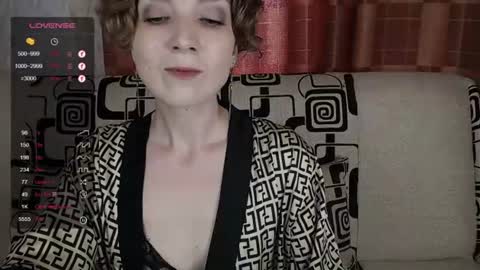 Snapshot of tinawincee chatting on July 3, 5:58 am Tina online show from July 3, 5:58 am