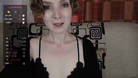 Snapshot of tinawincee chatting on August 9, 5:12 am Tina online show from August 9, 5:12 am
