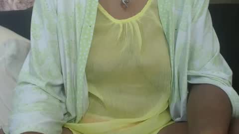 Snapshot of tinaxxxpetitexoxo chatting on December 4, 12:14 pm Tina online show from December 4, 12:14 pm