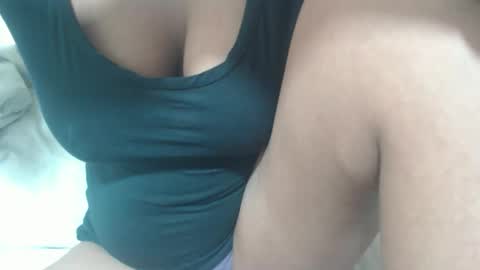 Snapshot of tinaxxxpetitexoxo chatting on May 8, 2:06 am Tina online show from May 8, 2:06 am