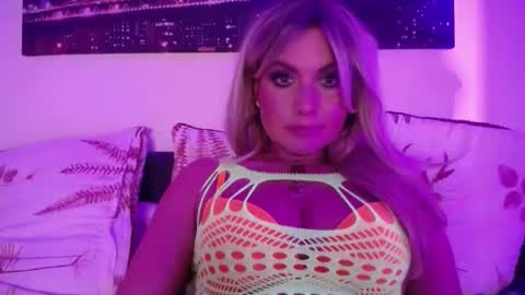 tinkerbell822 online show from February 6, 4:14 pm