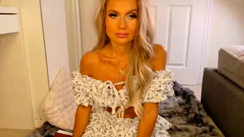 tinkerbell822 online show from June 12, 7:07 am