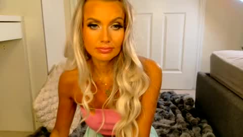 tinkerbell822 online show from June 15, 7:43 am
