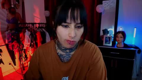 Snapshot of tinnadawson chatting on November 28, 12:24 am I AM BELLA ----------- follow my IG TINNS 69 online show from November 28, 12:24 am