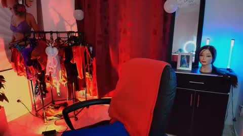 Snapshot of tinnadawson chatting on December 3, 2:08 am I AM BELLA ----------- follow my IG TINNS 69 online show from December 3, 2:08 am