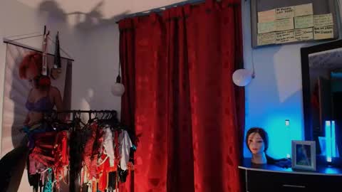 Snapshot of tinnadawson chatting on January 14, 11:42 pm I AM BELLA ----------- follow my IG TINNS 69 online show from January 14, 11:42 pm