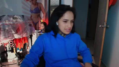 Snapshot of tinnadawson chatting on February 3, 2:53 am I AM BELLA ----------- follow my IG TINNS 69 online show from February 3, 2:53 am