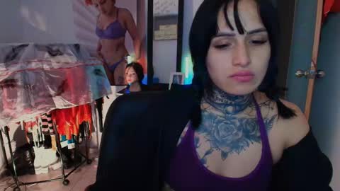 Snapshot of tinnadawson chatting on February 3, 10:04 pm I AM BELLA ----------- follow my IG TINNS 69 online show from February 3, 10:04 pm