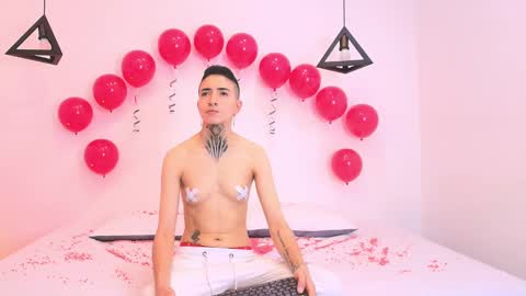 Snapshot of tinny_and_candy chatting on February 14, 1:51 pm TINNY AND CANDY online show from February 14, 1:51 pm