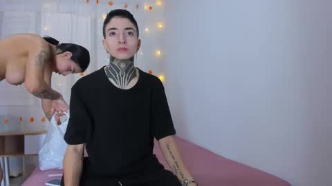 Snapshot of tinny_and_candy chatting on November 2, 12:18 pm TINNY AND CANDY online show from November 2, 12:18 pm