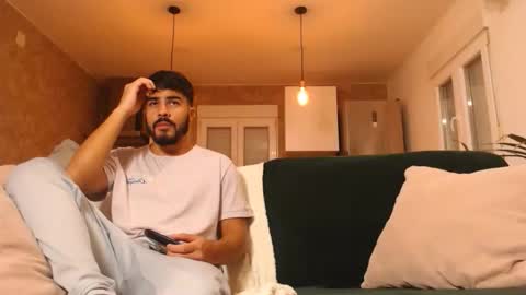 Snapshot of tinoclandestino chatting on December 17, 11:05 am tinoclandestino online show from December 17, 11:05 am