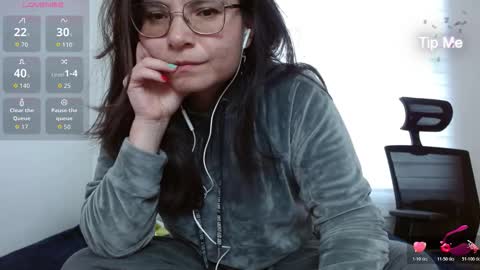 Snapshot of tiny_caroline chatting on December 17, 9:54 pm Tiny Caroline online show from December 17, 9:54 pm