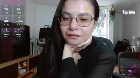 Tiny Caroline online show from January 13, 8:47 pm