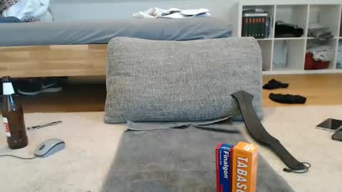 Snapshot of tiny_cock_pig chatting on April 15, 7:04 am Luke online show from April 15, 7:04 am