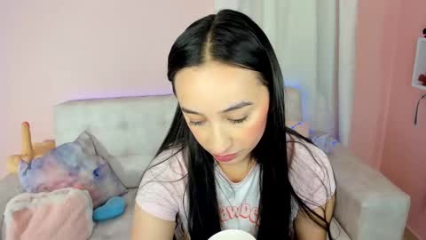 tiny_cora online show from March 1, 4:44 pm