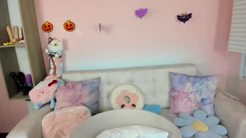 tiny_cora online show from October 9, 4:27 pm