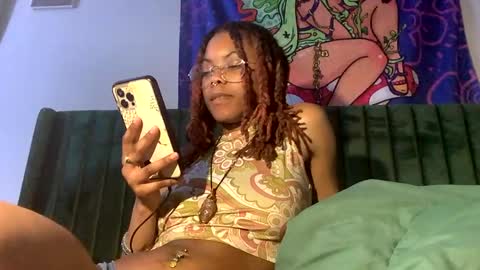 Snapshot of tiny_cupcake2 chatting on February 4, 2:39 am cupcake online show from February 4, 2:39 am