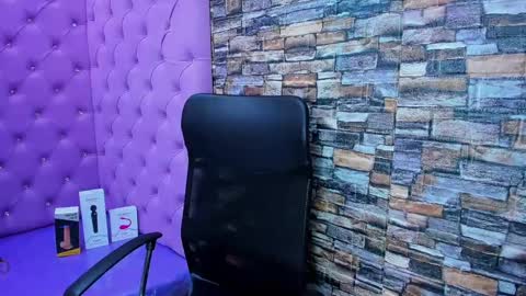 Snapshot of tiny_love_ chatting on December 11, 2:41 am tiny online show from December 11, 2:41 am