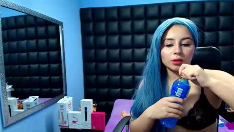 Snapshot of tiny_love_ chatting on November 9, 4:00 am tiny online show from November 9, 4:00 am