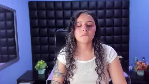 Snapshot of tiny_love_ chatting on February 12, 3:23 am tiny online show from February 12, 3:23 am