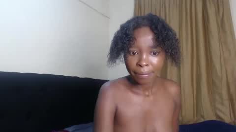 Snapshot of tiny_spoiler chatting on December 11, 1:26 am tiny_spoiler online show from December 11, 1:26 am