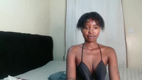 Snapshot of tiny_spoiler chatting on December 16, 3:32 pm tiny_spoiler online show from December 16, 3:32 pm