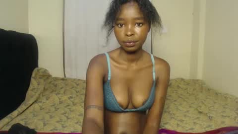 Snapshot of tiny_spoiler chatting on January 16, 2:51 am tiny_spoiler online show from January 16, 2:51 am